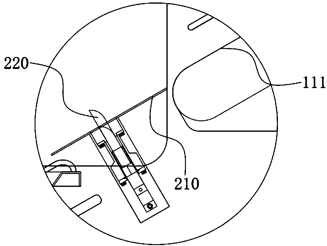 Unpacking device and unpacking feeding system