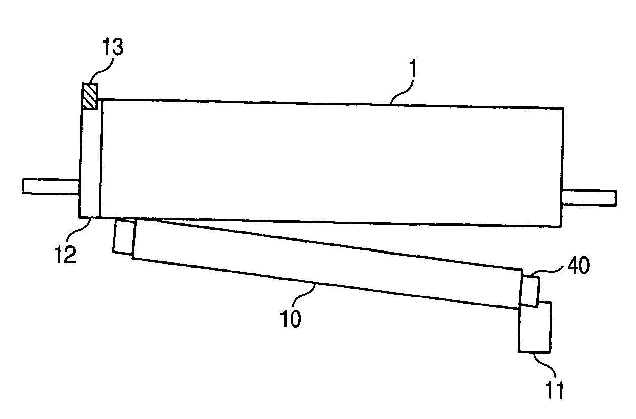 Image forming apparatus having a medium transporting belt formed in an endless shape and having a first and second region