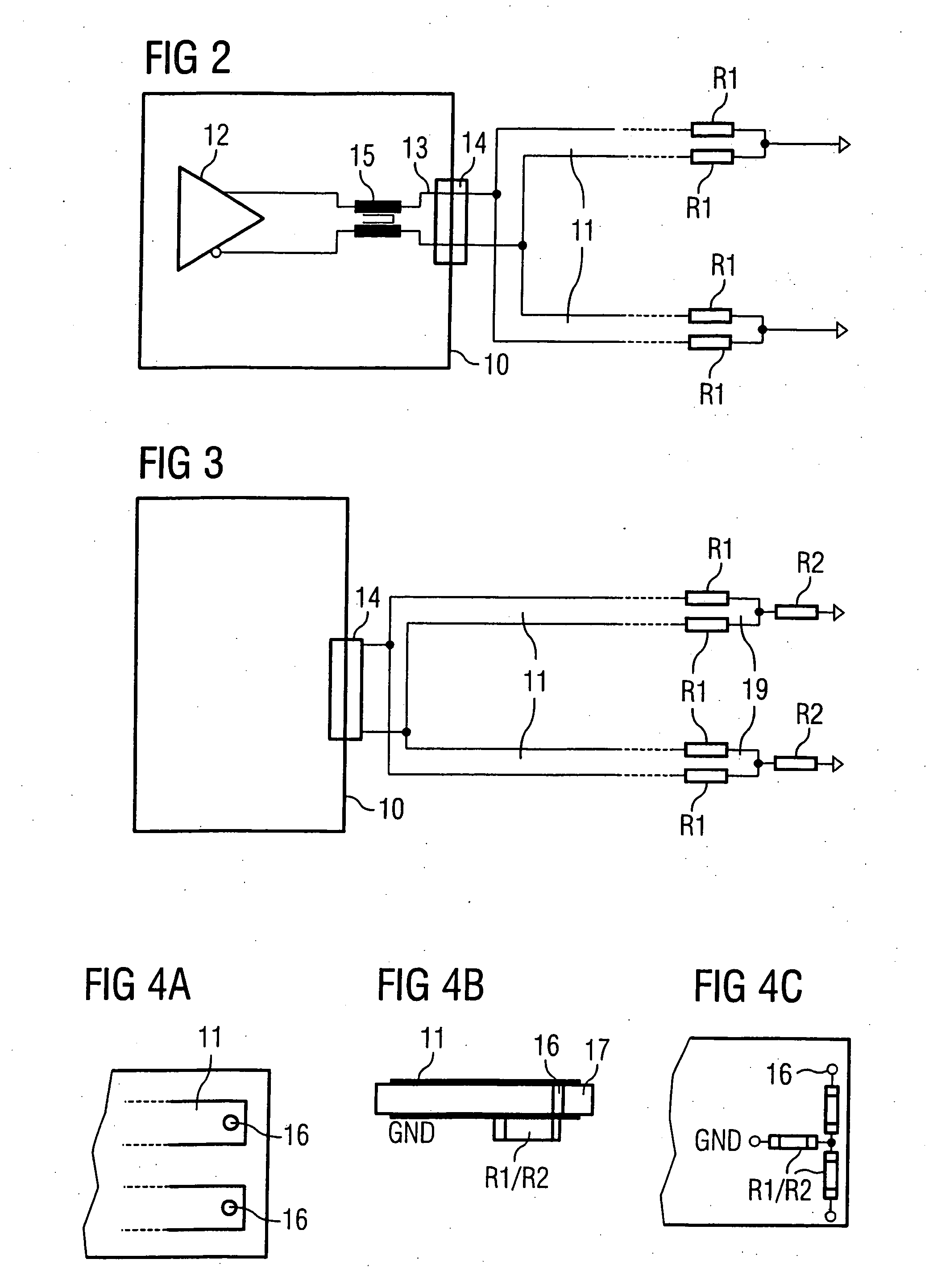 Device for non-contacting transmission of electrical signals between two relatively moving parts, with reduced perturbing radiation