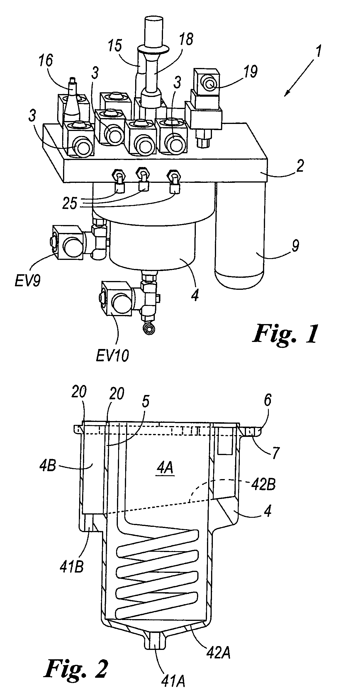 Refrigerant accumulation and oil recovery device for refrigerant fluid recovery/regeneration/recharging systems