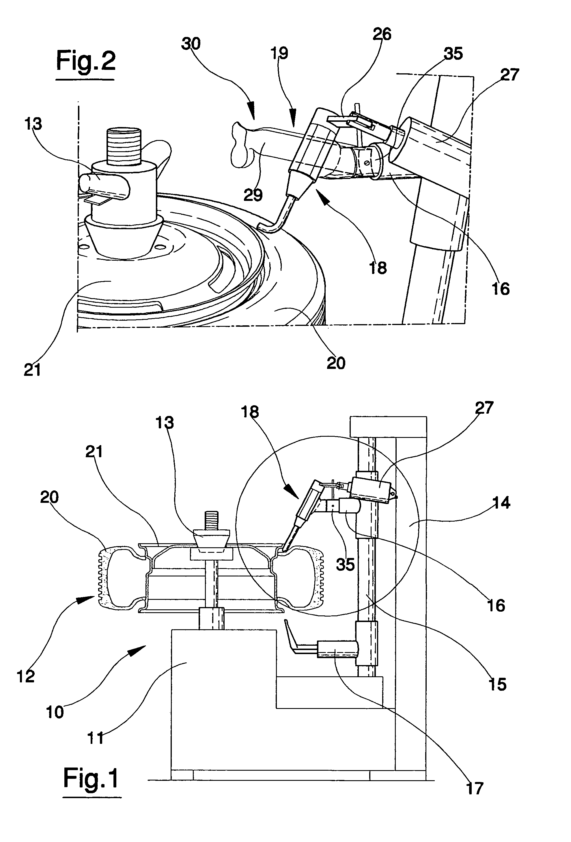 Device for mounting and dismounting tires of wheels positioned on a wheel support of a tire changing machine