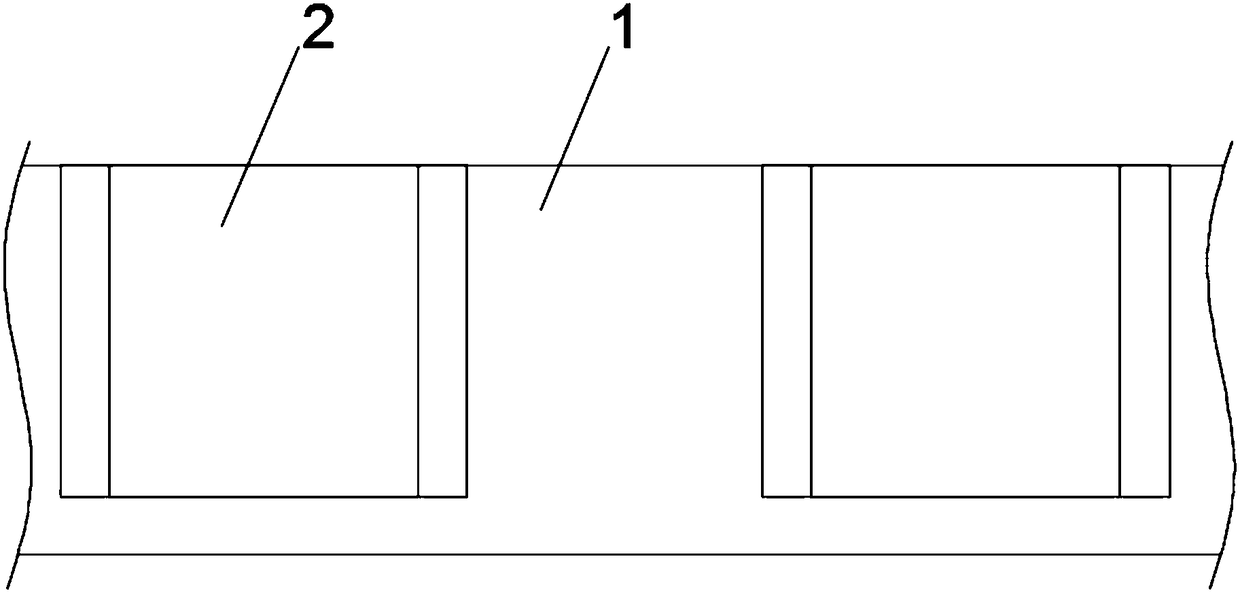 Falling-prevention protecting device for railway traffic platform