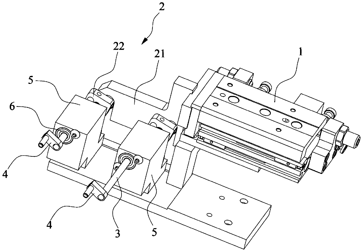 Rotary opening and closing device and automatic assembly module