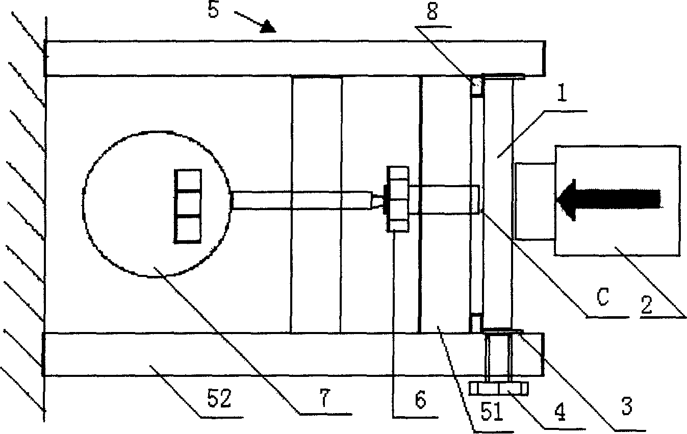 Method for prefabricating straight through crack and dedicated device therefor