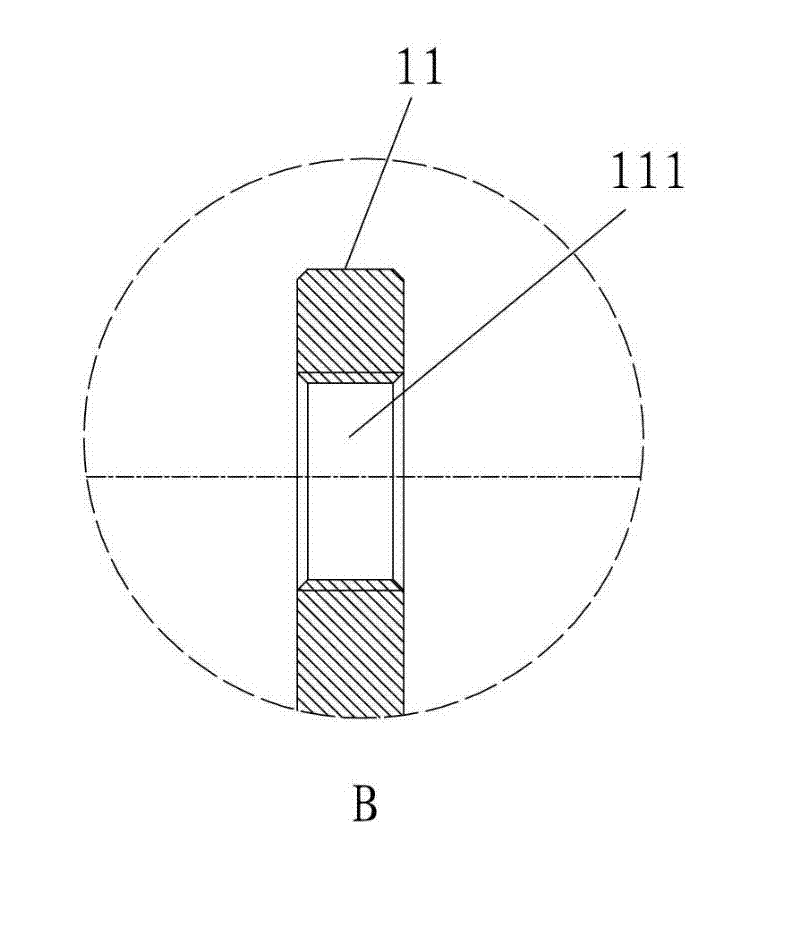 Device and method for positioning sensing element of displacement sensor