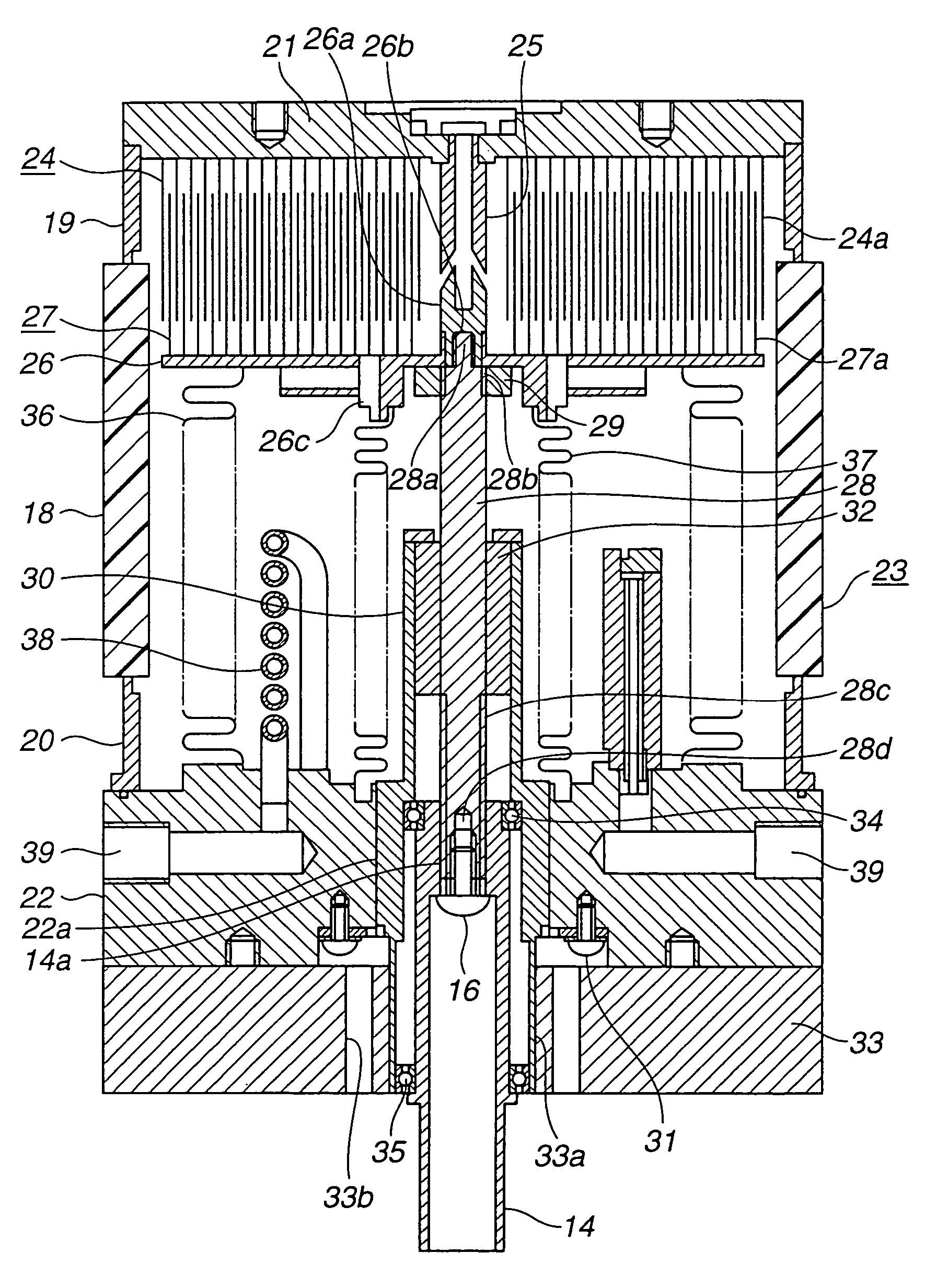 Vacuum variable capacitor with energization and heat shielding bellows
