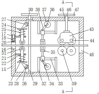 Spinning machine discharging mechanism with tailoring structure