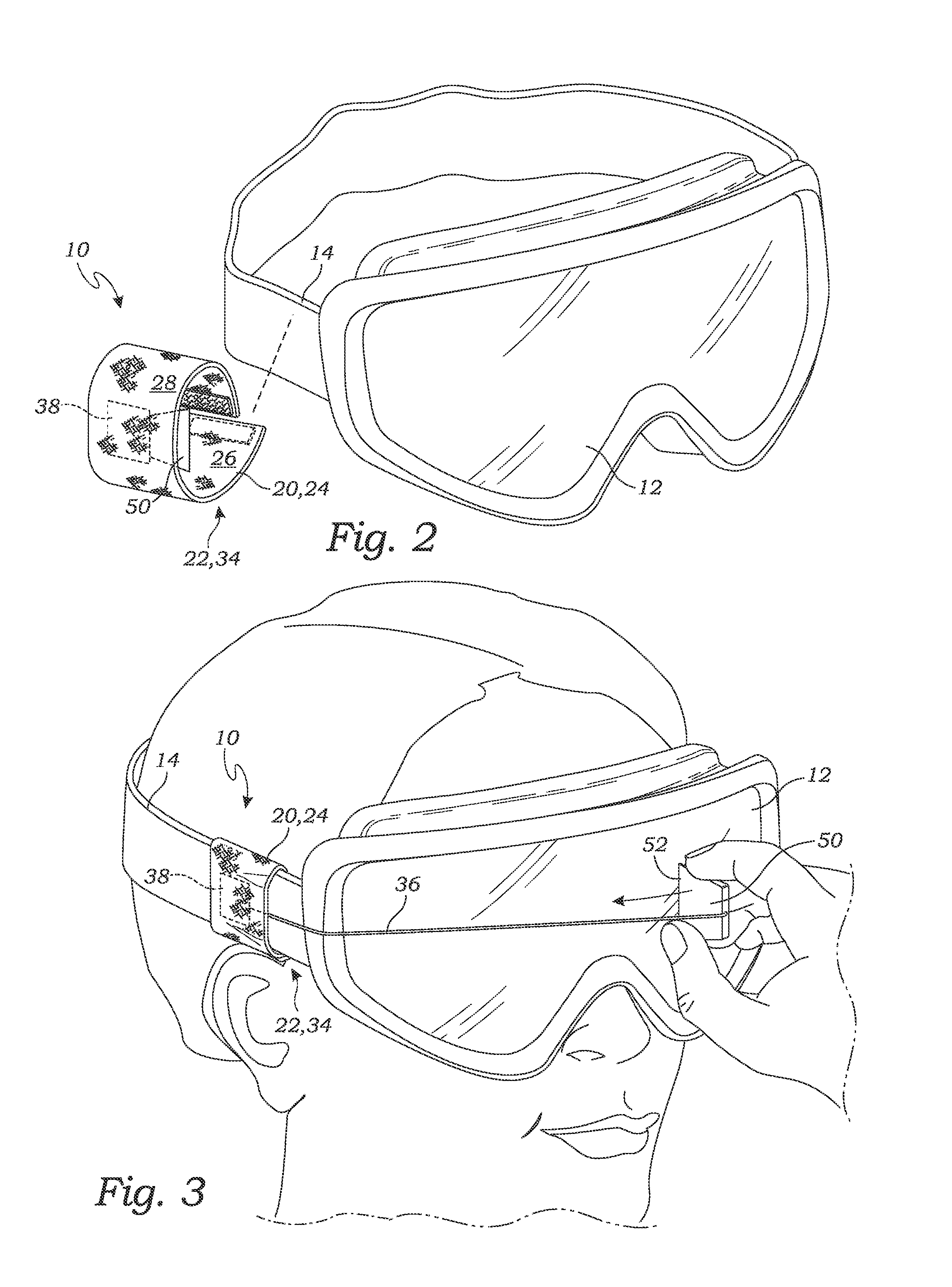 Eyewear cleaning device and method of use