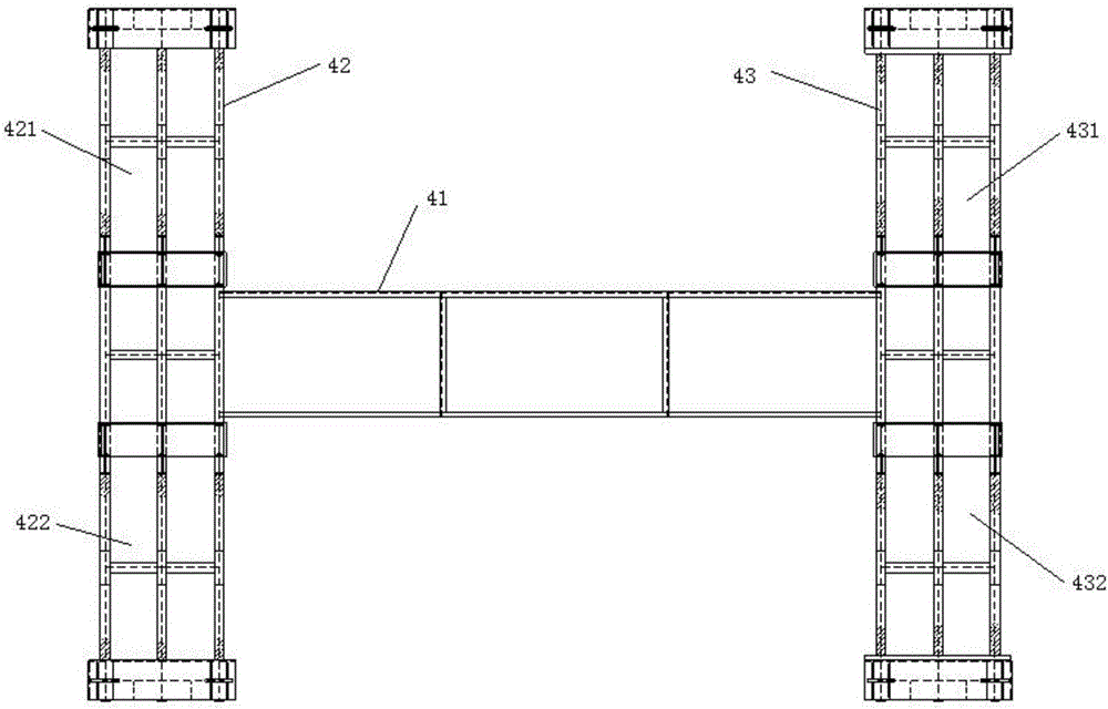 Hoisting device and method for transferring ship on to bank or in dry dock