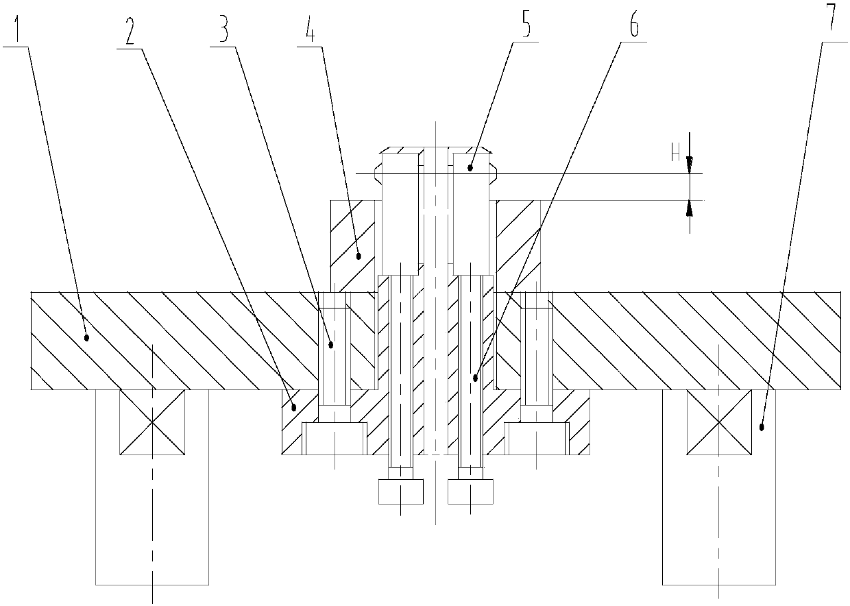 A device and method for measuring the diameter of a short busbar precision hole