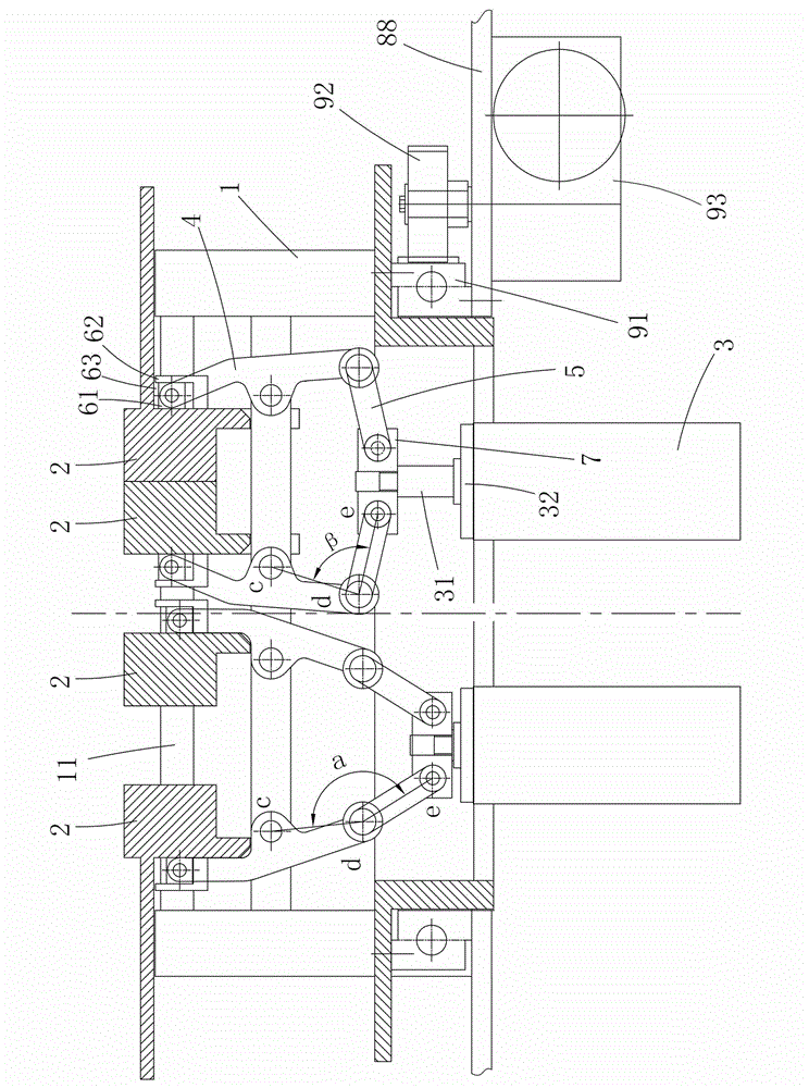 Molding device and blowing-filling-sealing integrated machine with the same
