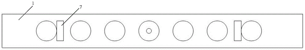 Low temperature plasma ignition device for internal combustion engine and internal combustion engine