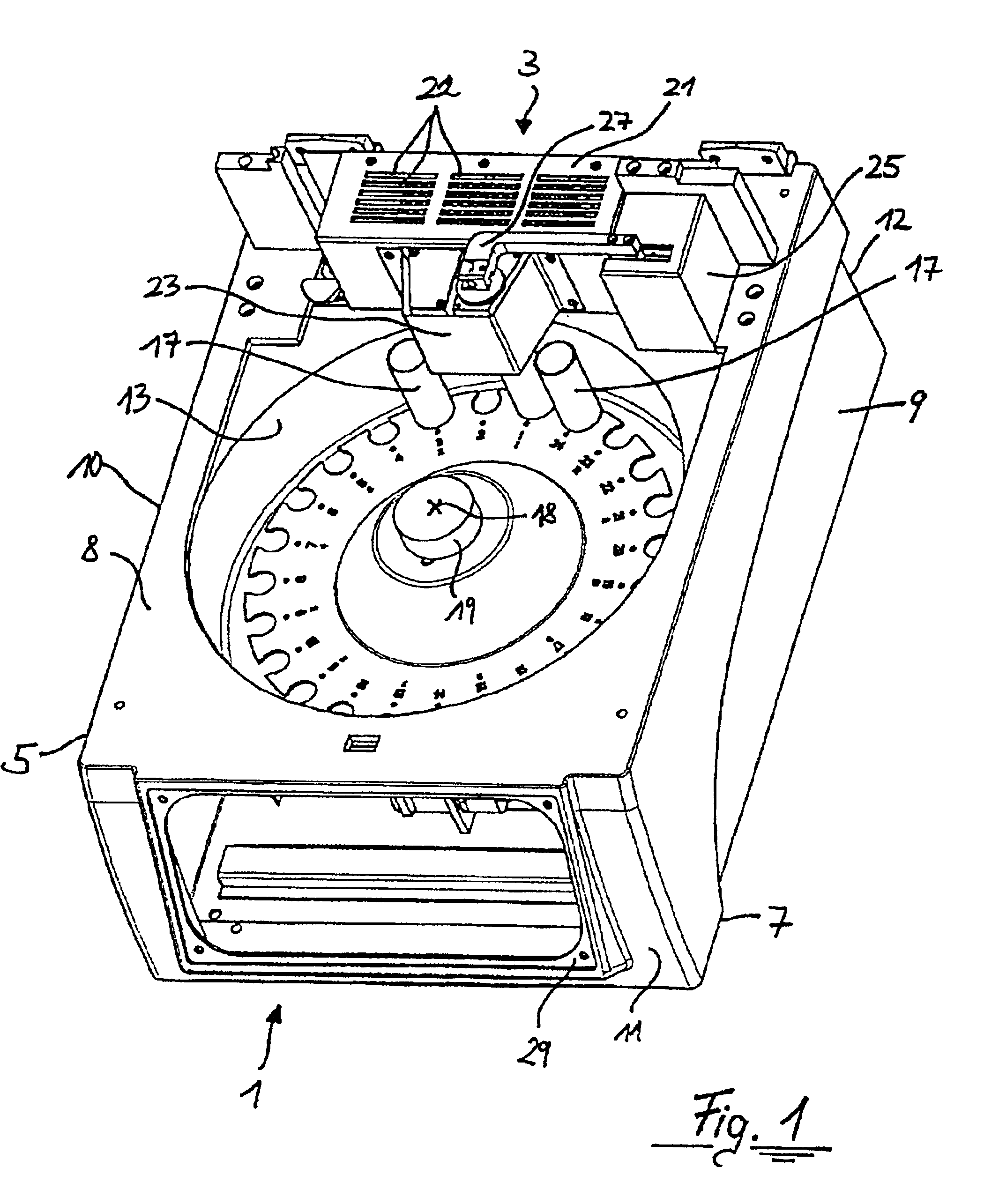 Heating and cooling device for an apparatus for tissue processing for the tissue embedding