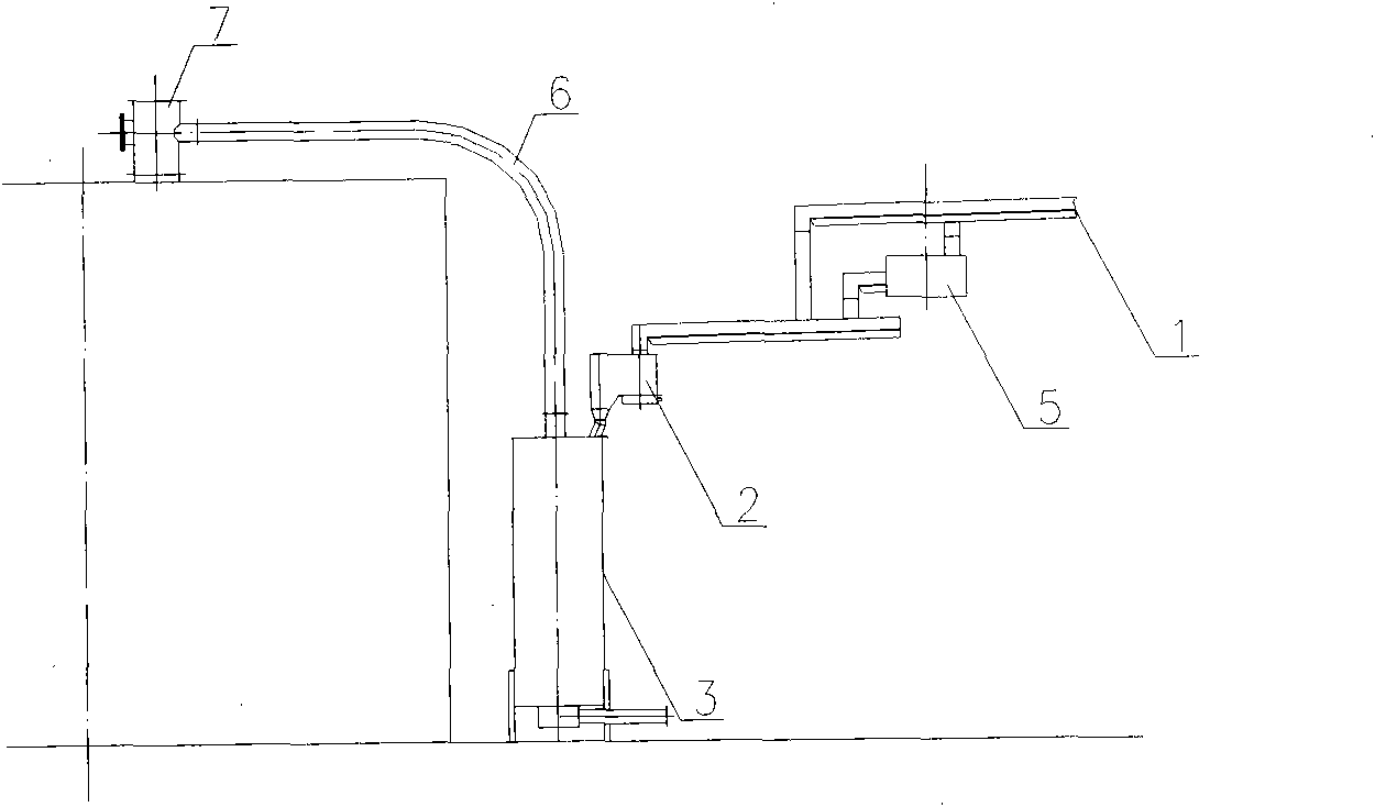 Returned alumina conveying distribution structure