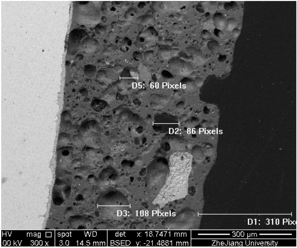 Small-aperture inorganic coating layer used for steel bar anticorrosion, and coating method thereof