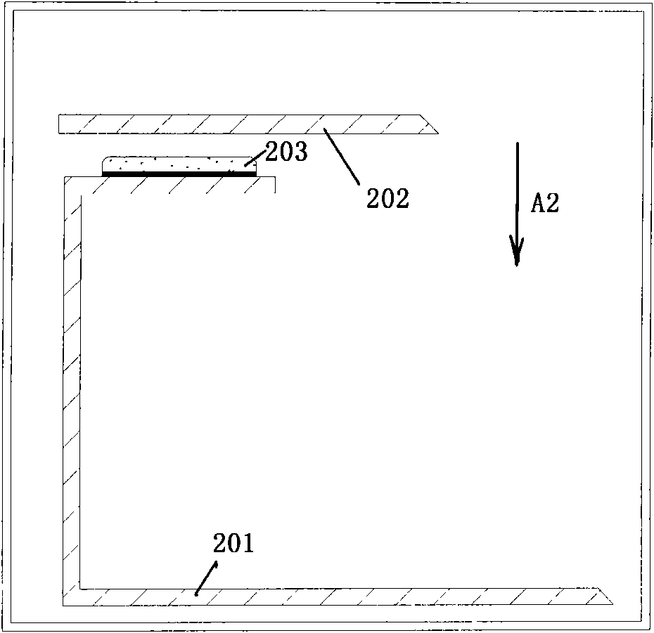 Structure for electromagnetic shielding between panels and manufacturing method thereof