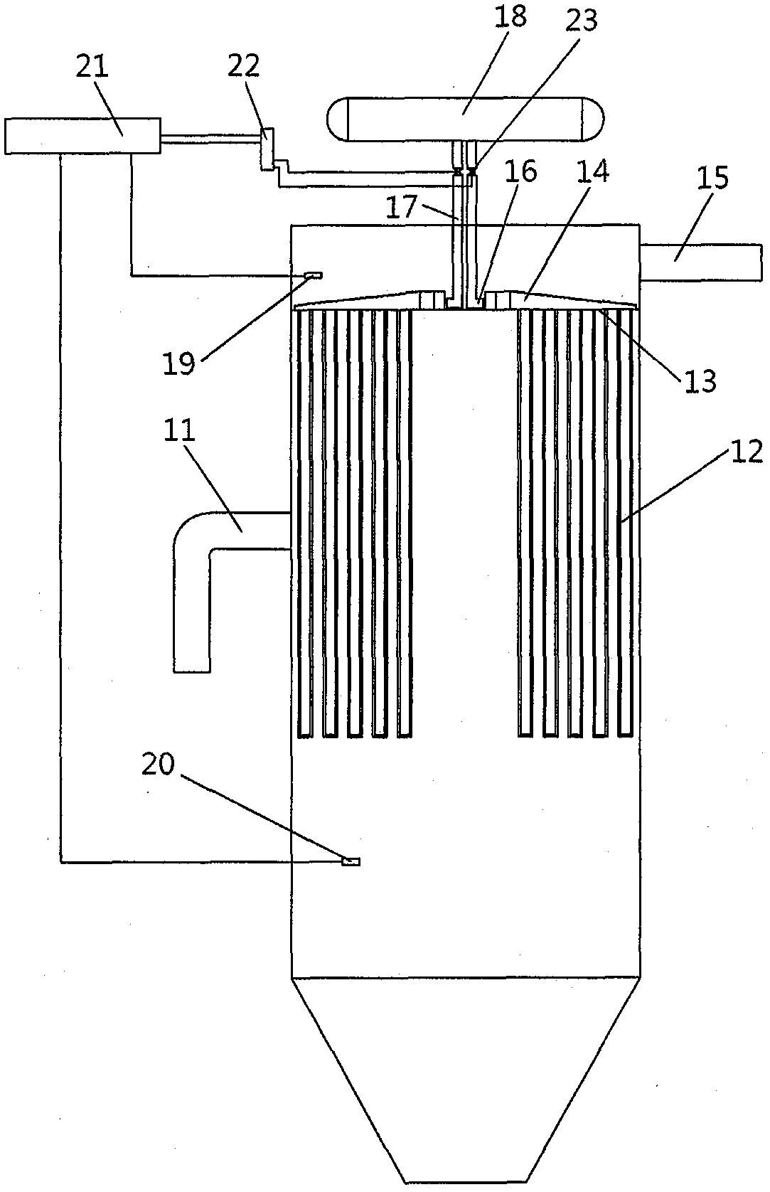 Pulse back-blowing soot cleaning device and its gas ejector and filter device
