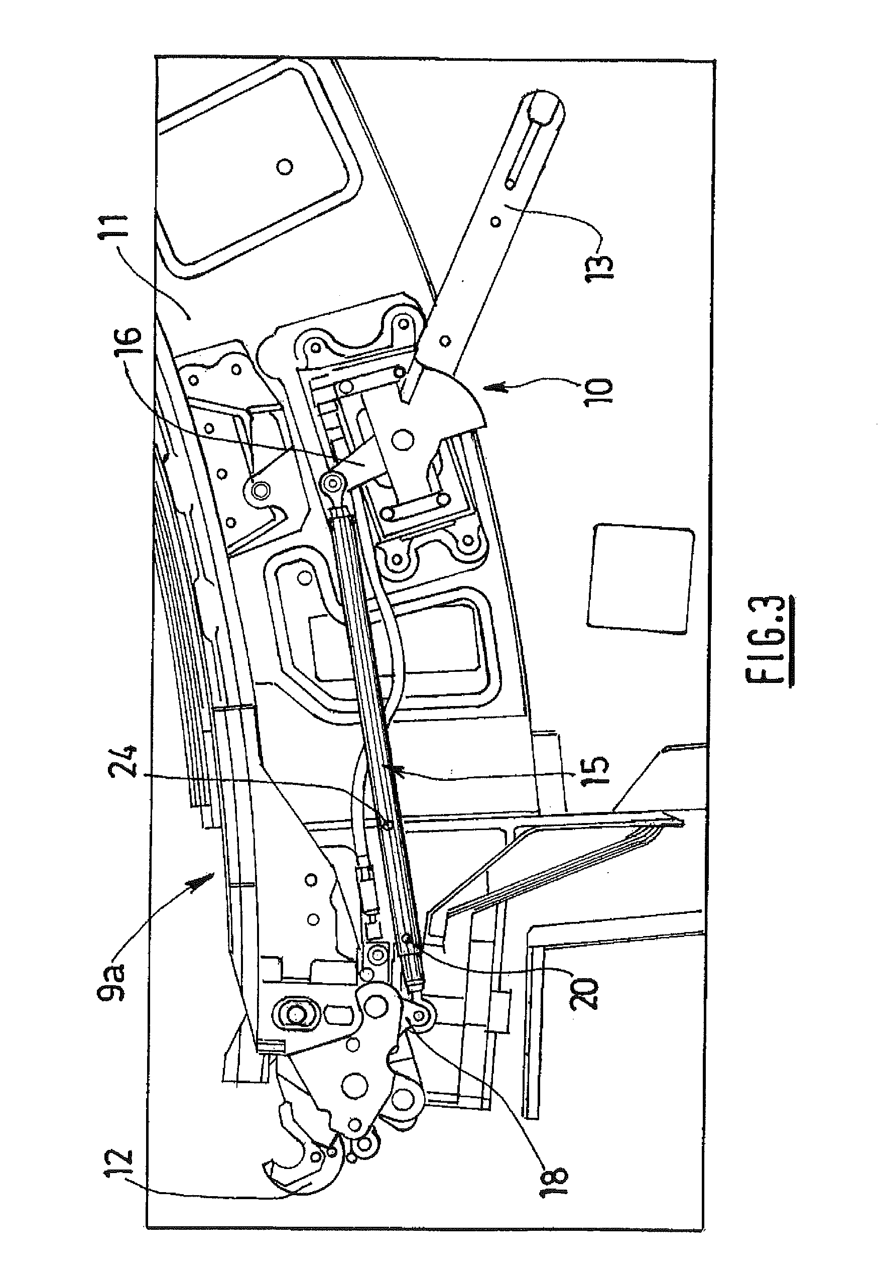Locking device comprising a telescopic connecting rod equipped with return means