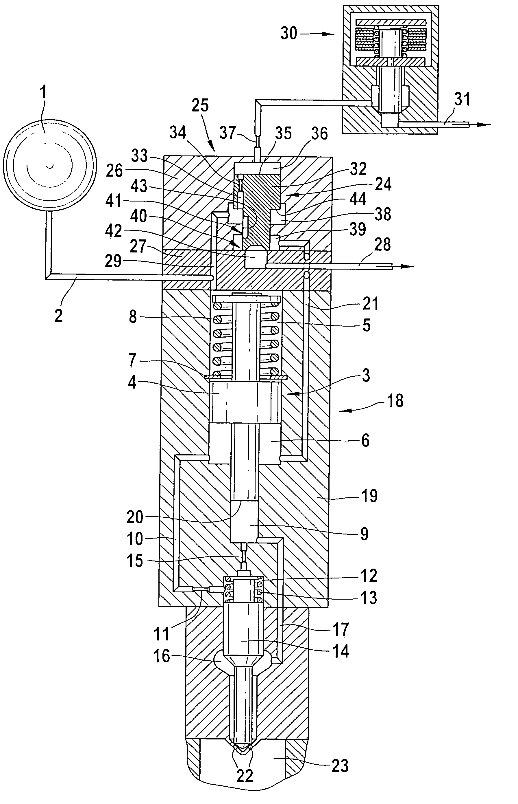 Fuel injector provided with provided with a pressure transmitter controlled by a servo valve