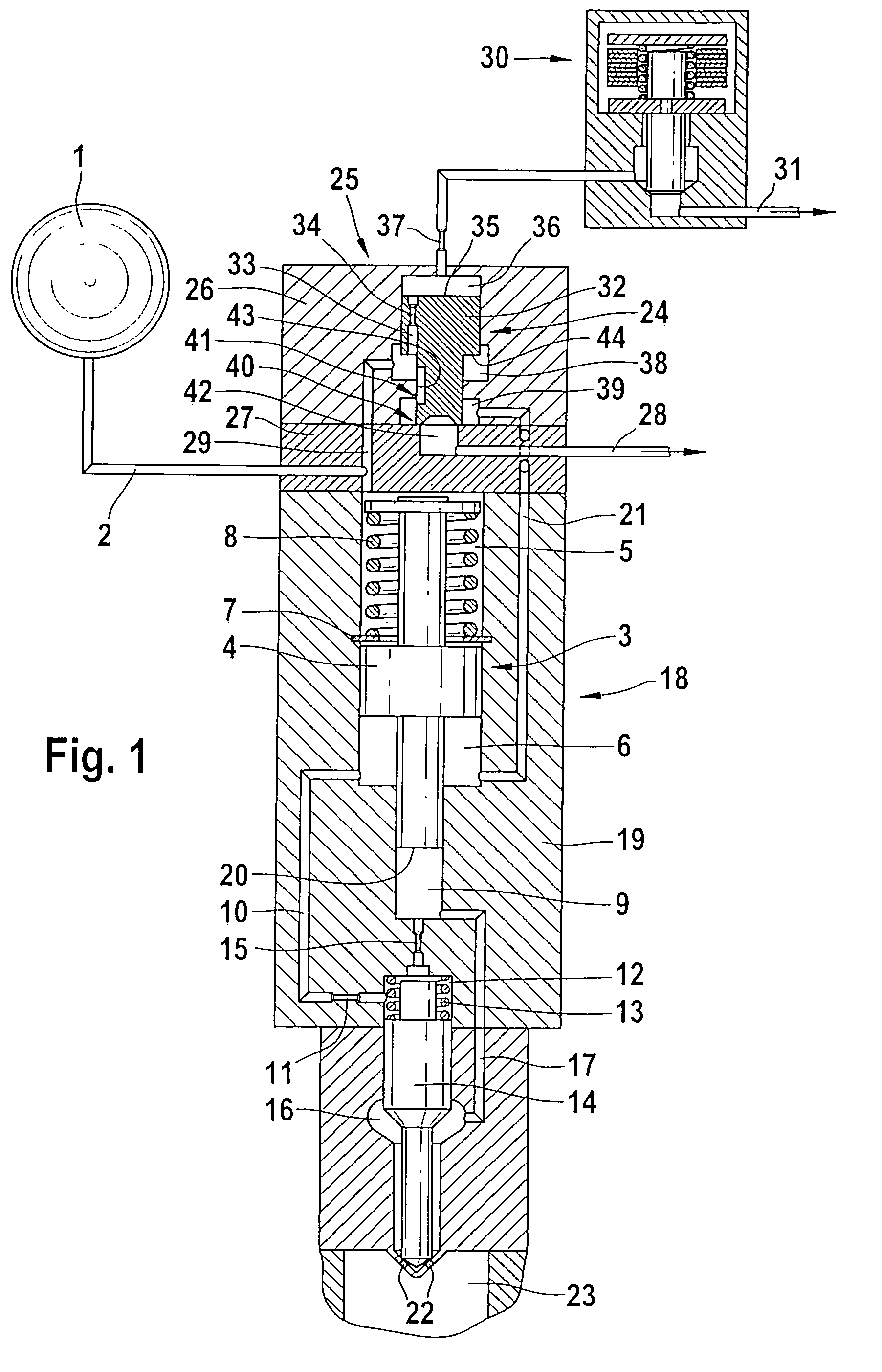Fuel injector provided with provided with a pressure transmitter controlled by a servo valve
