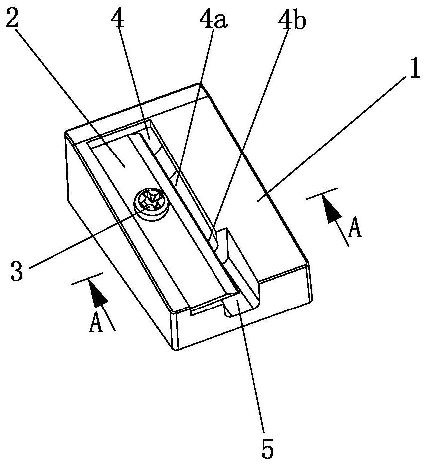 Pencil sharpener capable of automatically discharging broken pencil lead