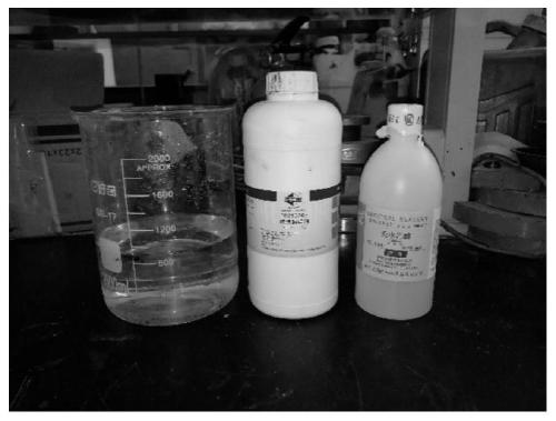 Method for improving water stability of porous polyurethane mixture