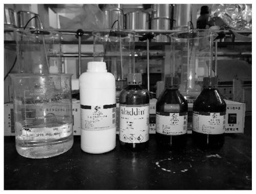 Method for improving water stability of porous polyurethane mixture