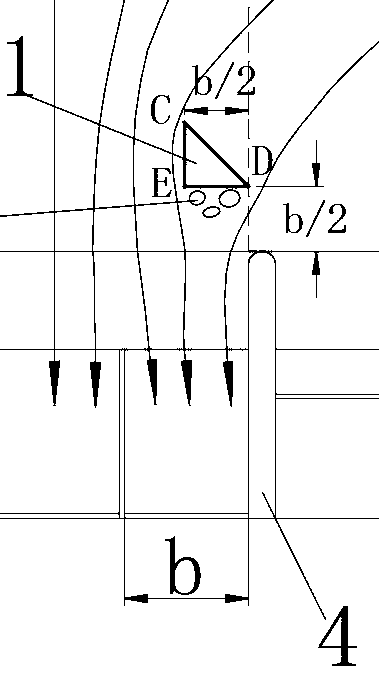 Pump station front pool using triangular guide column to control vortexes