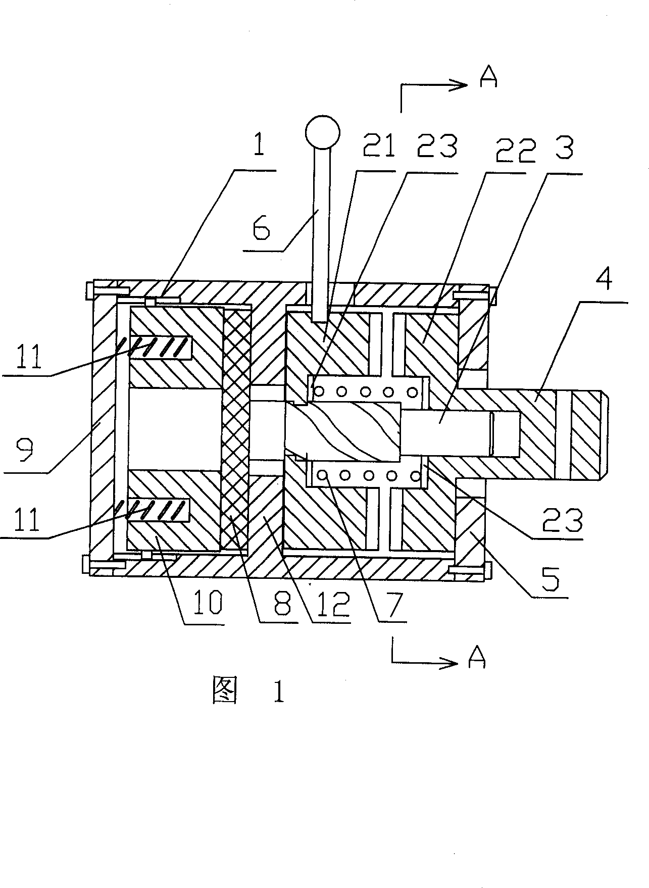 Automatic-clutching reversible ratchet wheel device