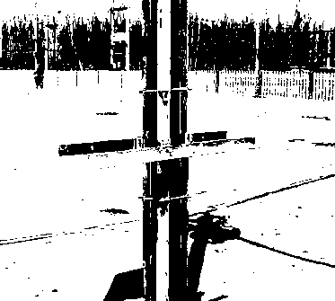 Method for rush-repairing electric power circuit pole in paddy field and specialized pole foundation base
