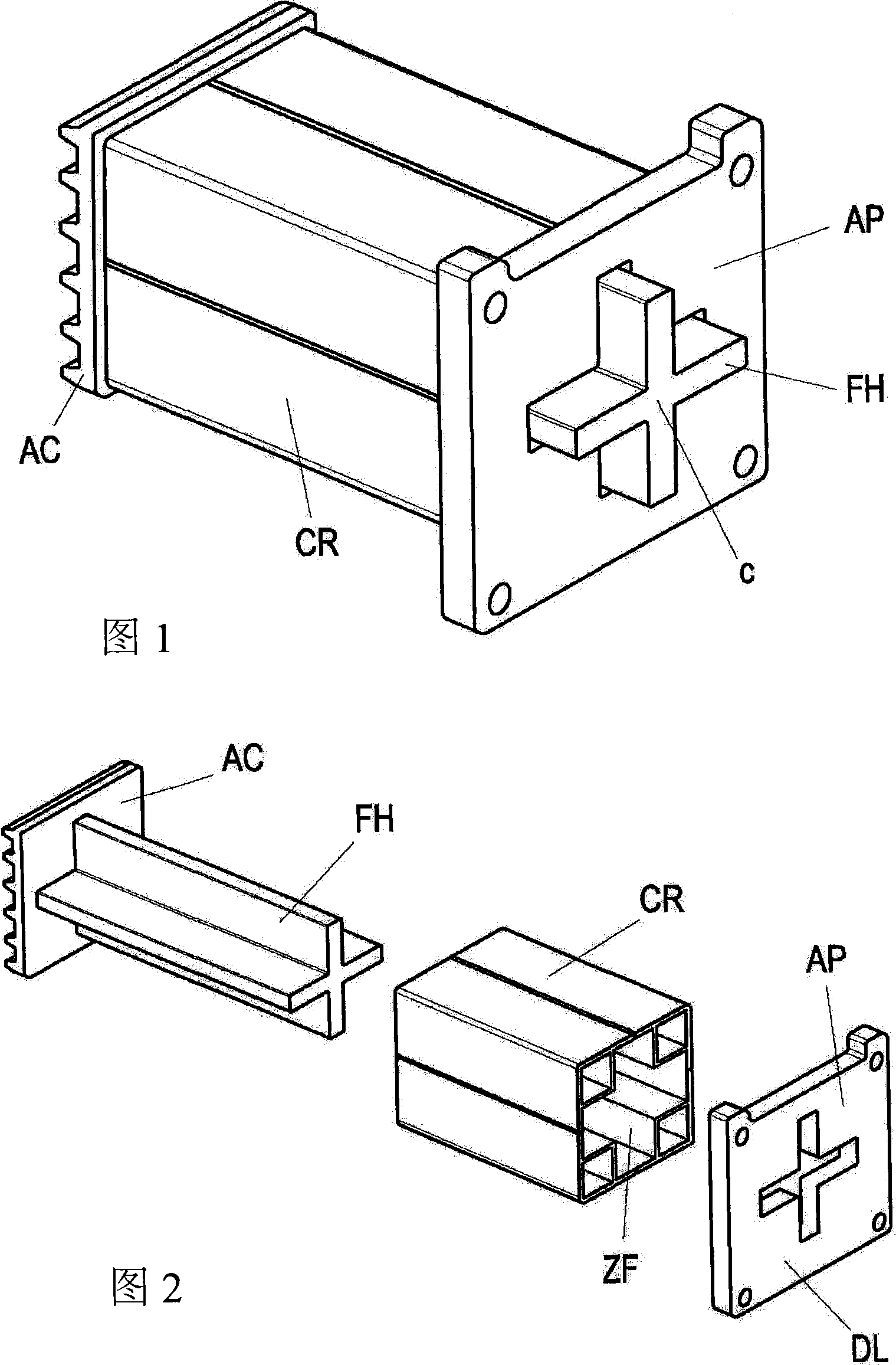 Crumple element comprising a guiding mechanism