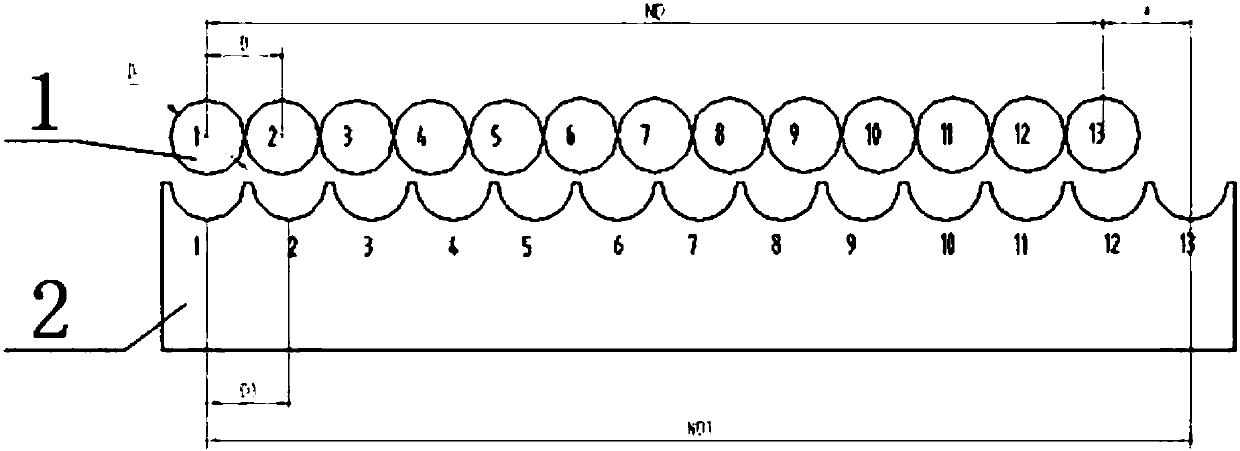 A battery core spacing mechanism and a device for feeding battery cores into casings