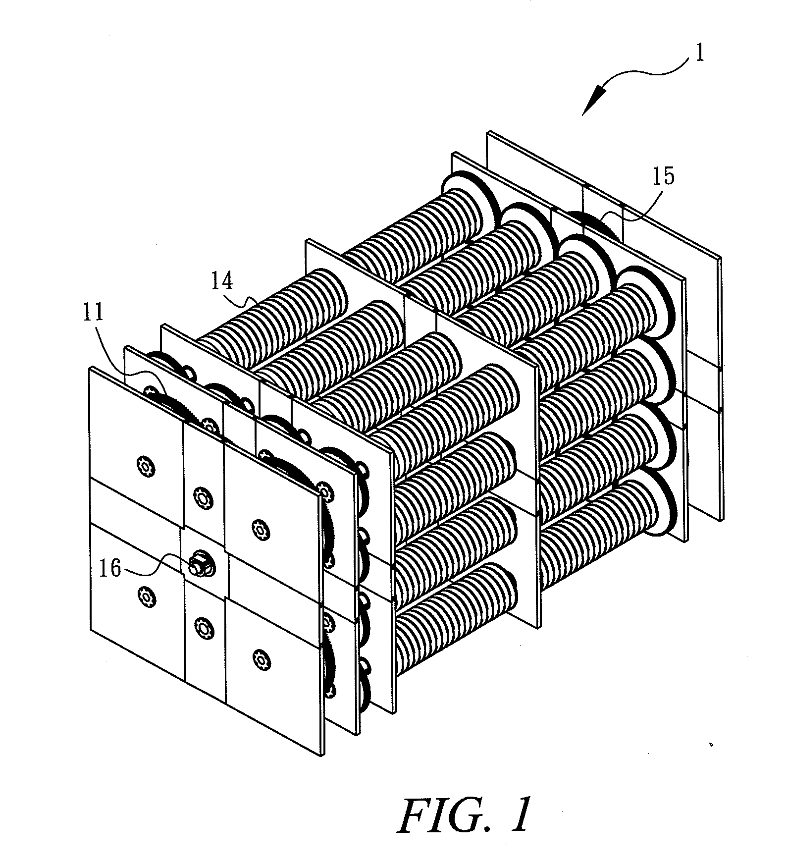 Energy storing device in which energy is stored through spring torsion