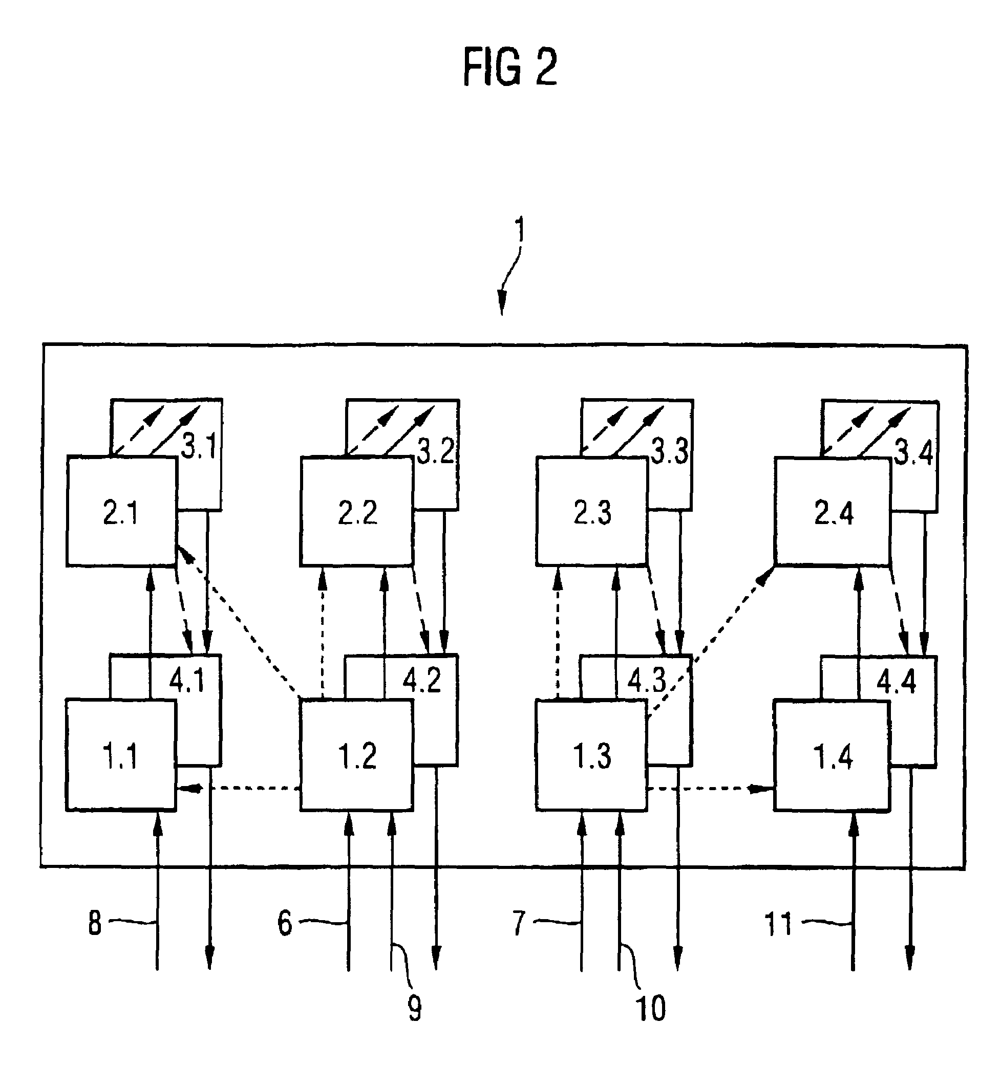 Semiconductor memory arrangement with branched control and address bus