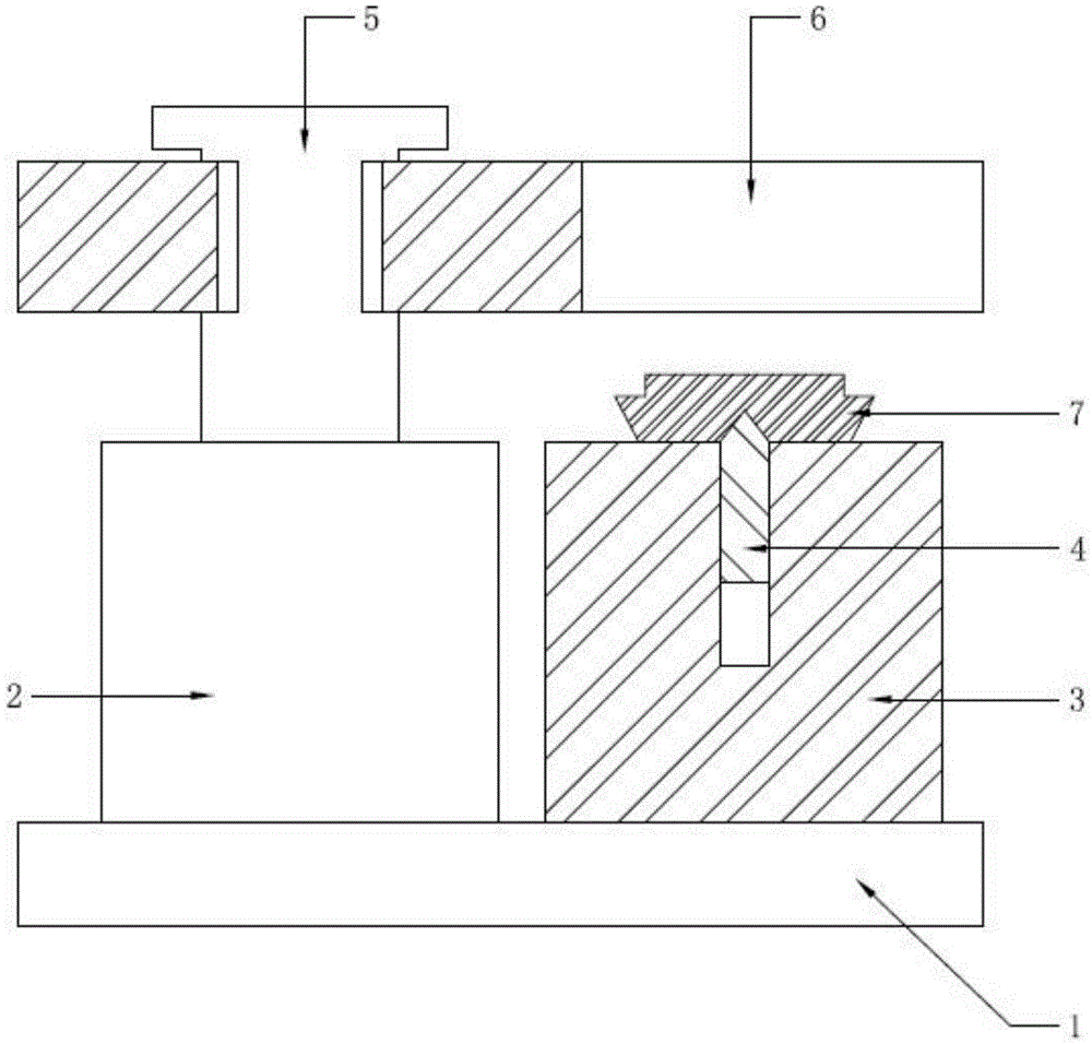 Device for clamping and releasing workpiece