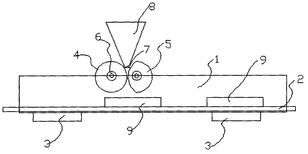 Gluing device for building composite board