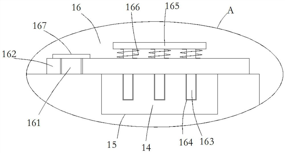 Reinforcing structure of traction seat of semi-trailer