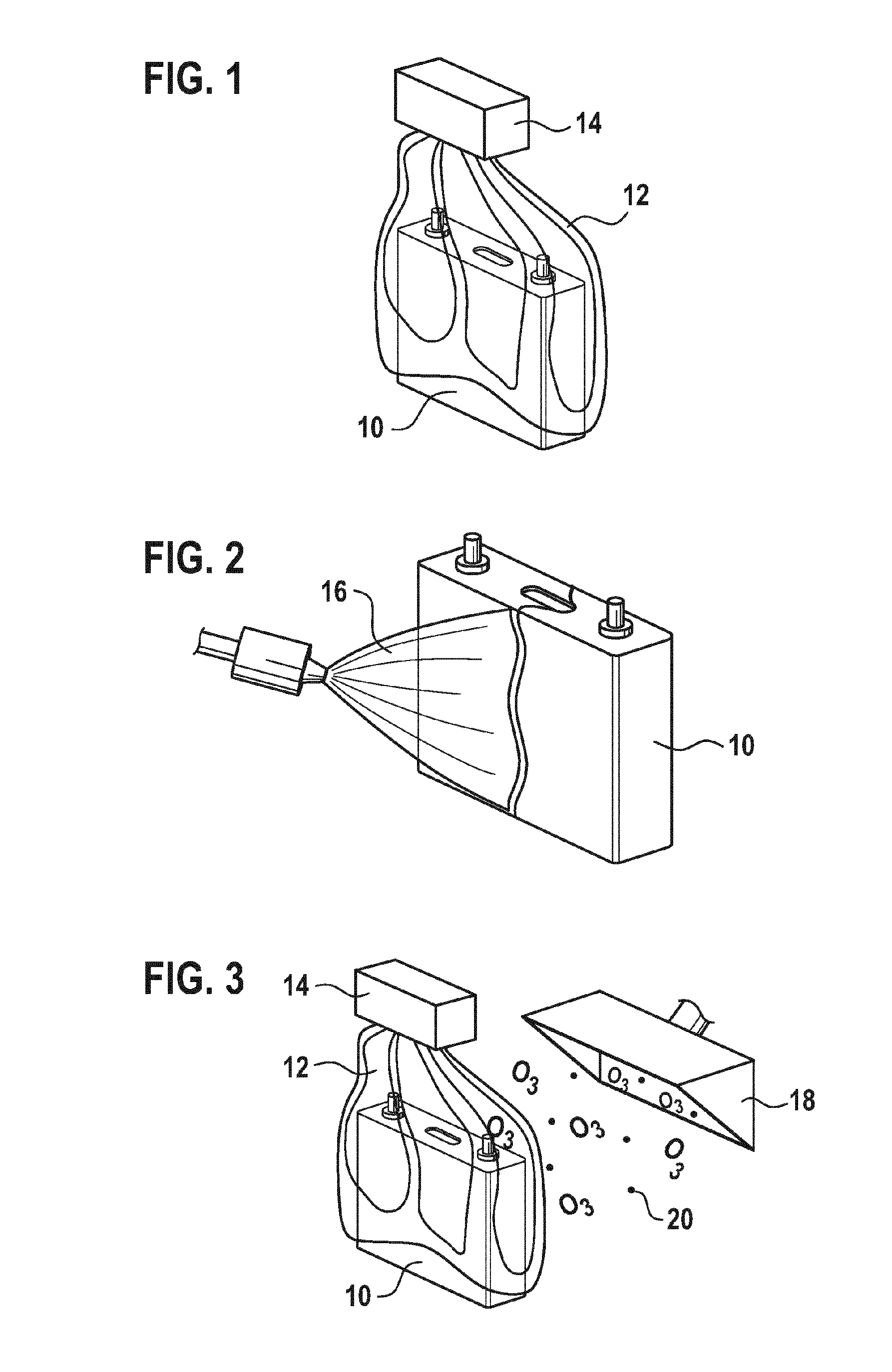 Method for producing a battery with a metallic housing and an electrical insulation layer covering the outside of the housing, and battery produced by the method