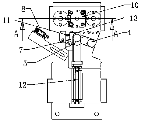 Automatic conveying press-fitting mechanism for bottle plugs