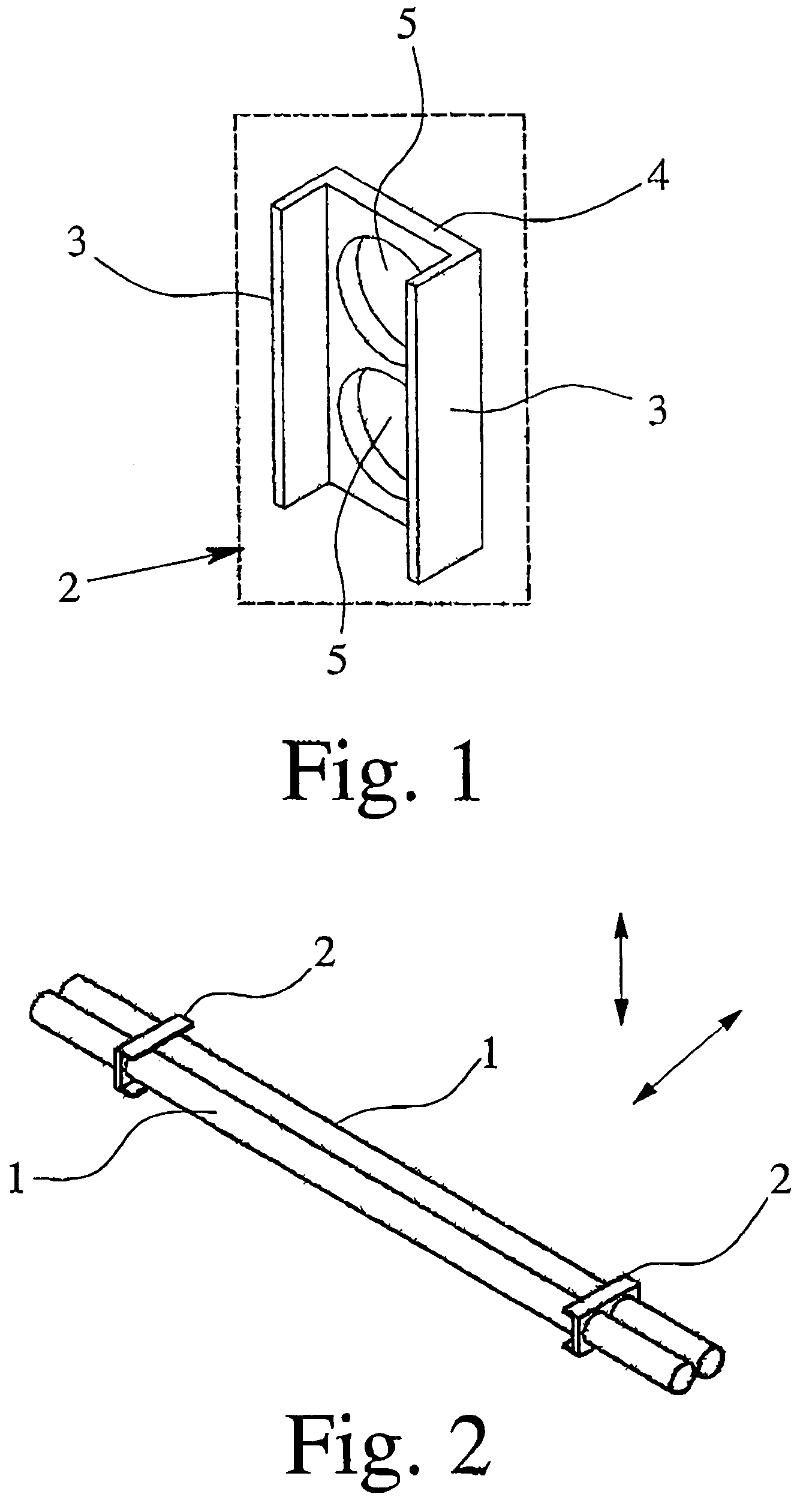 Mass flow meter composed of two measuring tubes with a connecting device between them