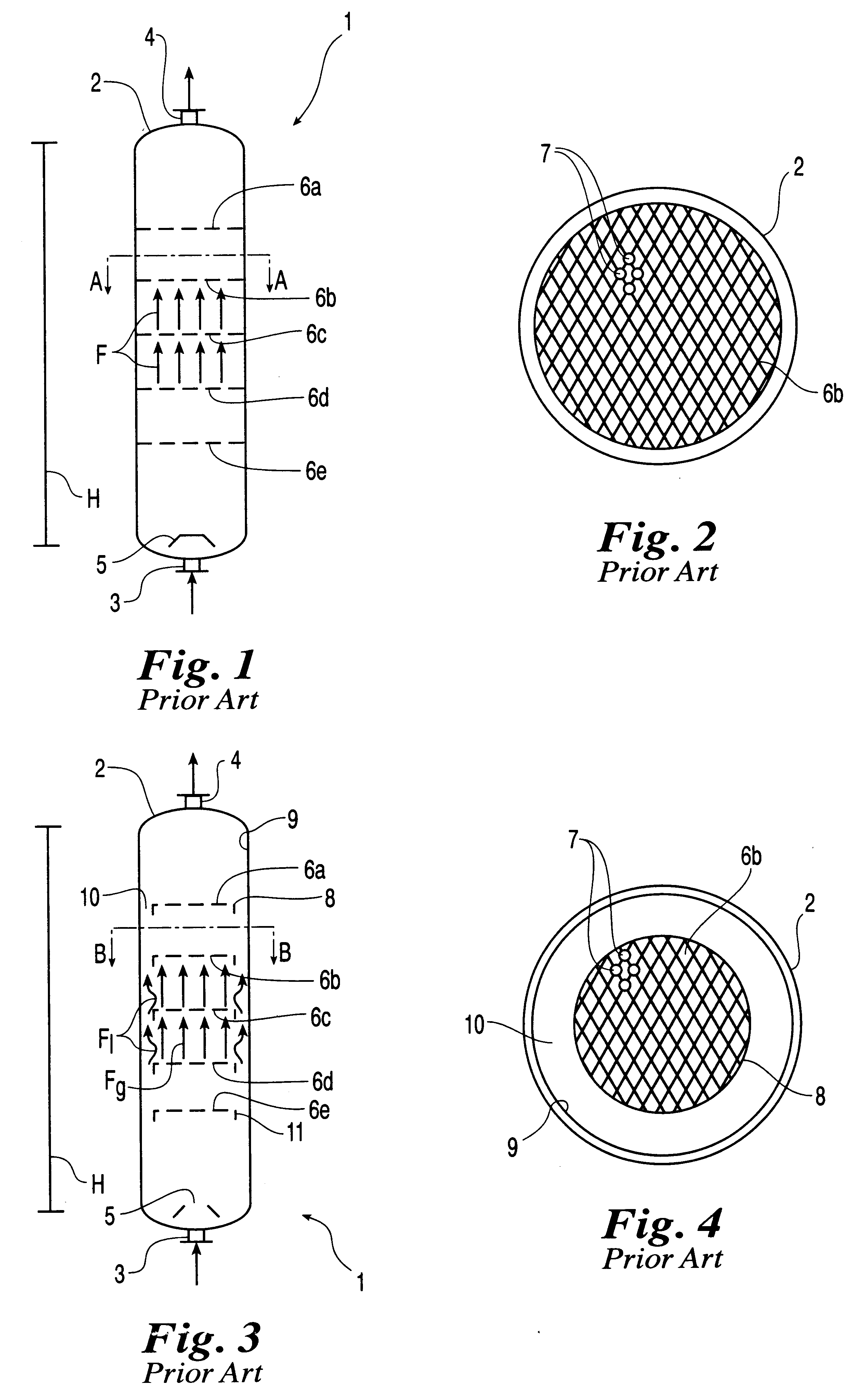 Reactor for two-phase reactions, in particular for urea synthesis at high pressure and temperature