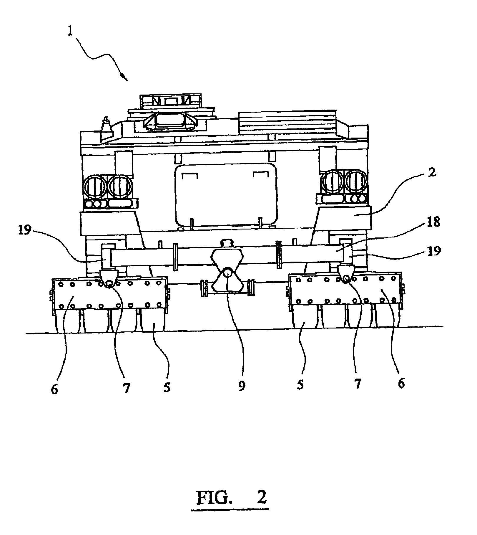 Mine detonating apparatus and vehicle including such apparatus