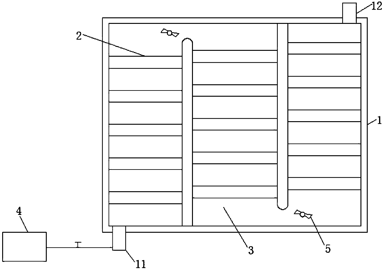 Device for treating organic wastewater by photocatalysis