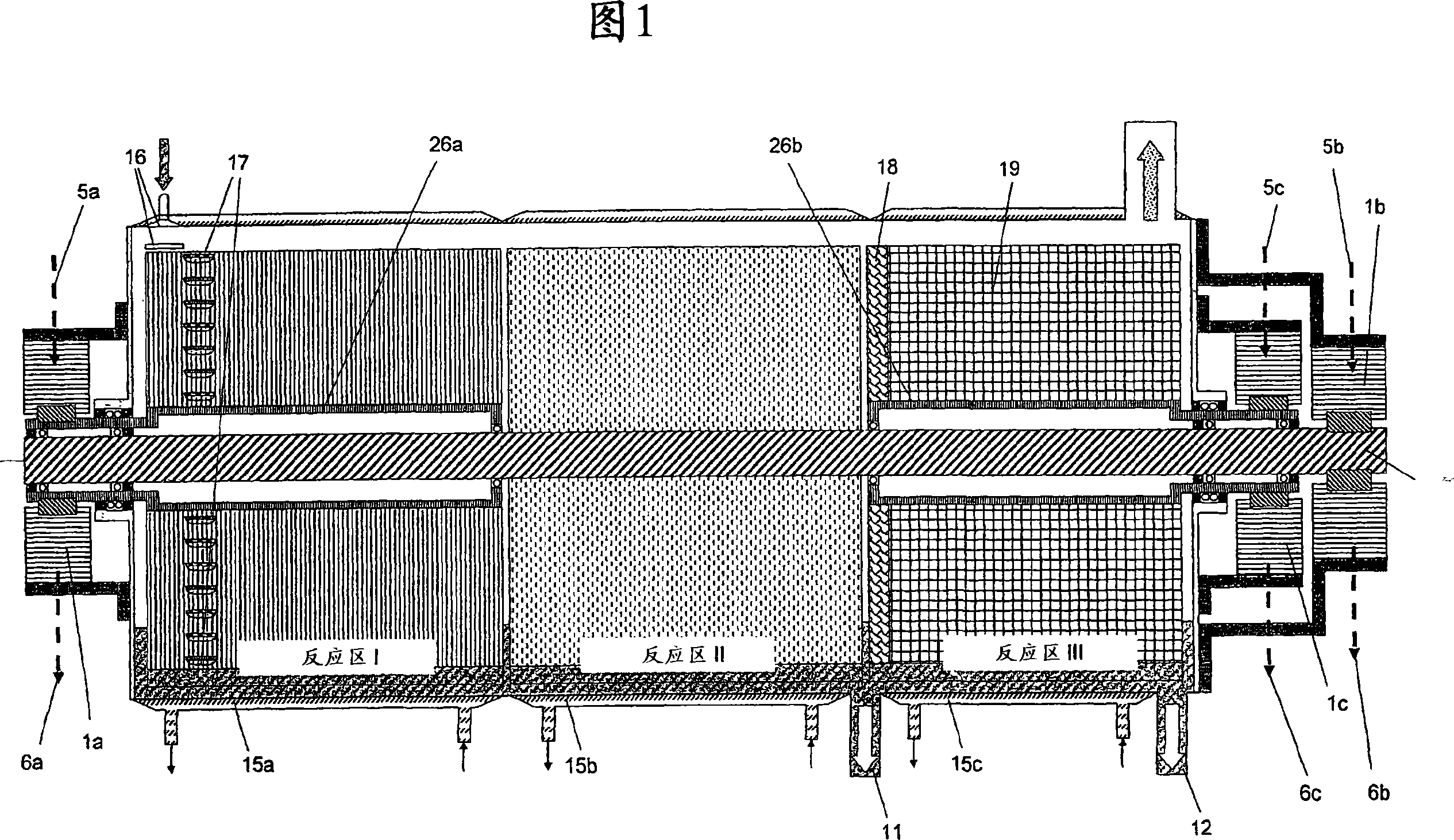 Reactor for the continuous and simultaneous production of different polyester products having adjustable variable viscosity, the progress of the process being regulated via the hydraulic drive system