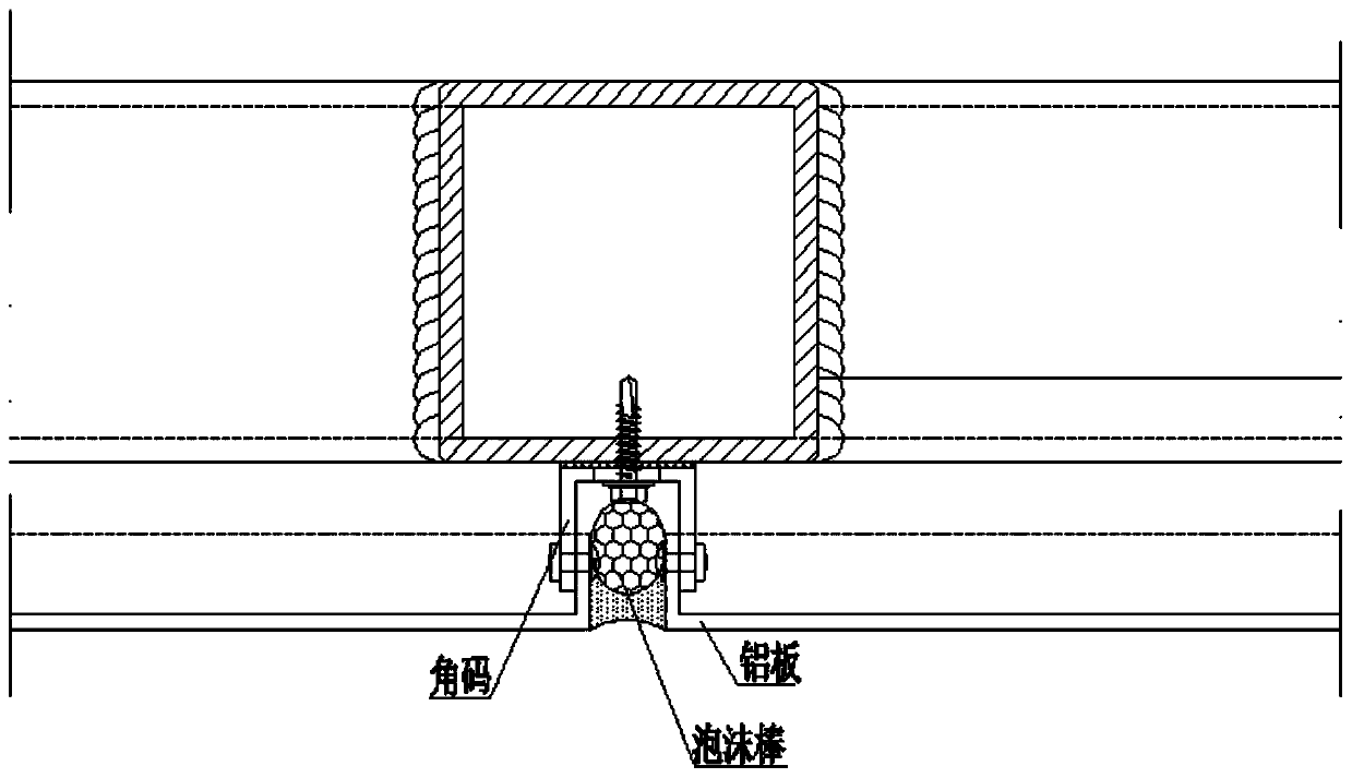 Mounting process for solving irregular staggered joint of aluminum plates