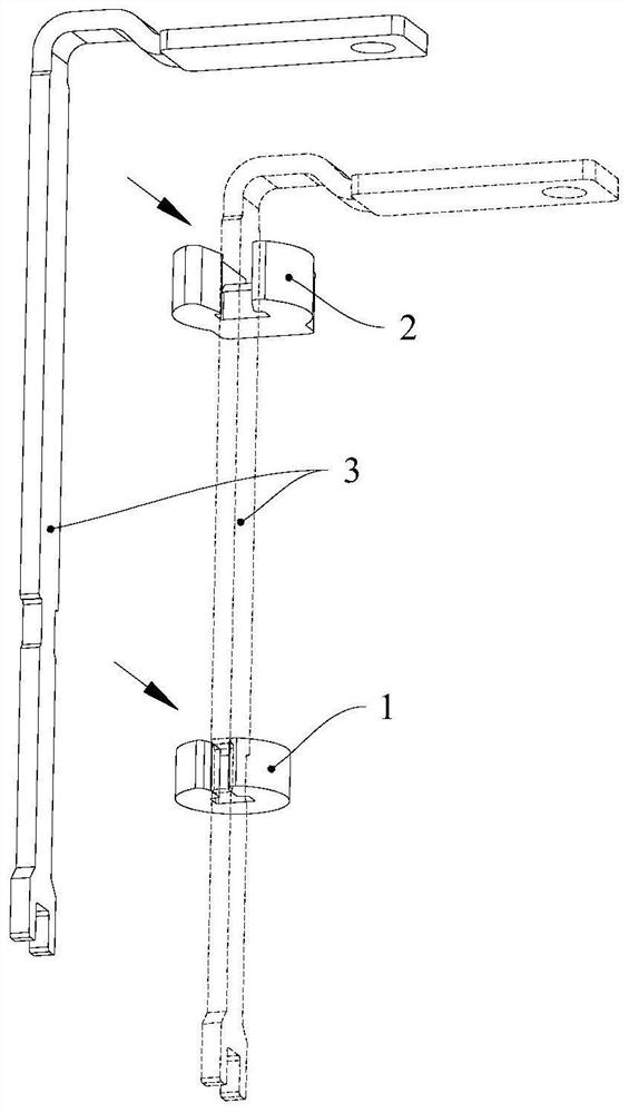 Multiple part synchronous assembling method and clamp and automatic assembling device thereof