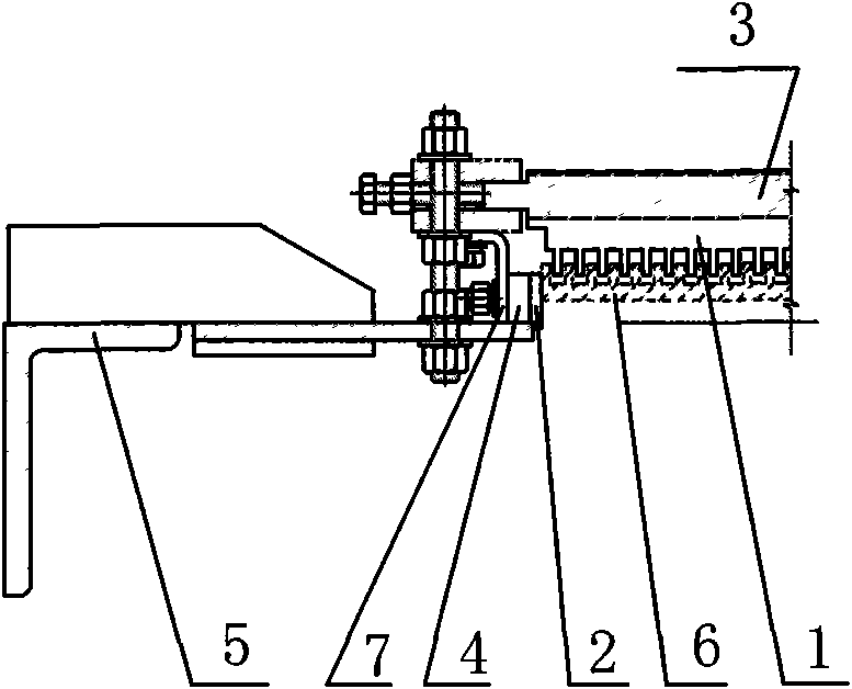 Dredging gear plate and stair anti-deflection device of escalator