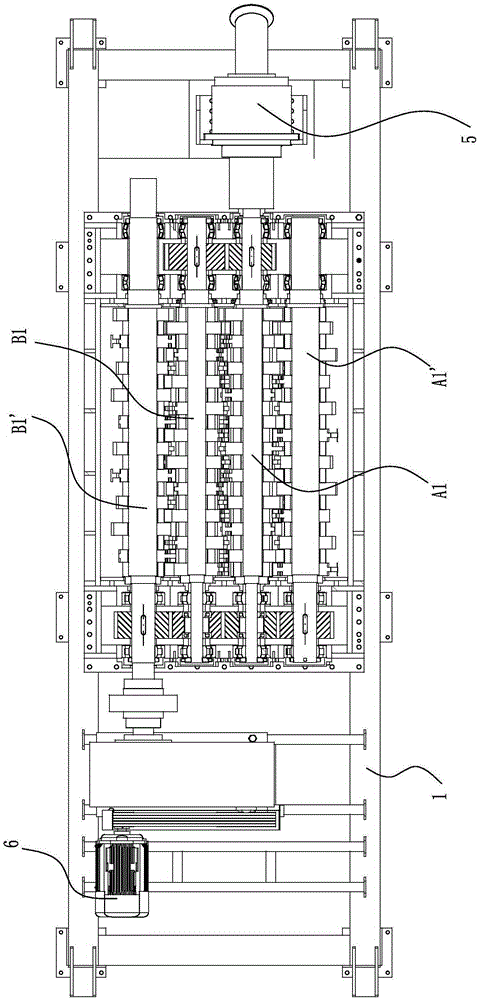 Garbage tearing crushing machine