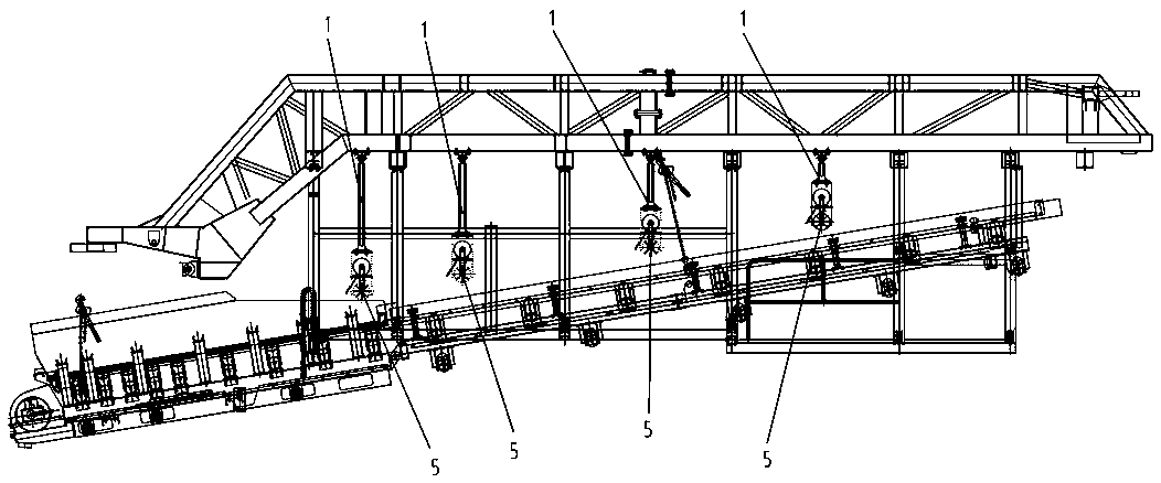 Auxiliary rolling rake devices of unearthed belt of shield machine and use method