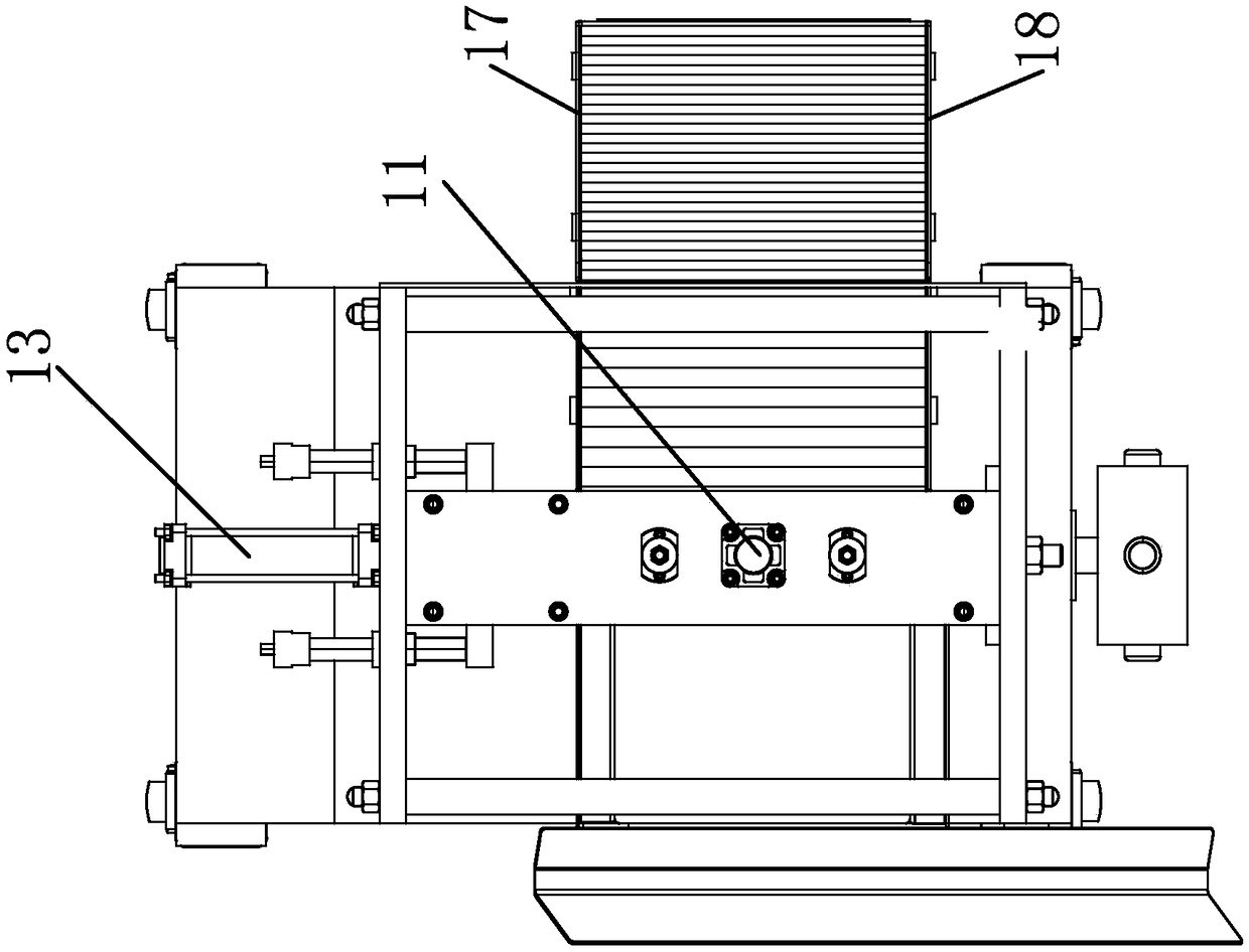 Polishing device for machining expanding and contracting pipe